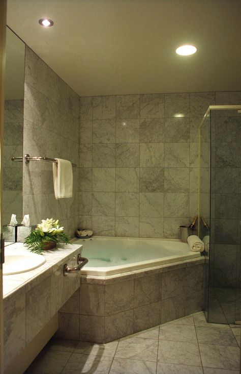 Corner Bathtub Bathroom Design, Corner Spa Bath, Corner Spa Bathroom Ideas, Bathtubs For Two, Corner Tub Shower Combo, Corner Tub Shower, Bedroom Wall Panel, Spa Bathroom Ideas, Jacuzzi Bathroom