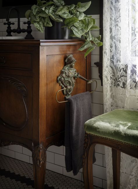 Historic landmark home revival gets a 'haunted house vibe' in Seattle Kitchen Bathroom Remodel, In Bathroom, Historic Home, Bathroom Inspiration, Traditional House, Victorian Homes, House Inspiration, Bathroom Interior Design, Bathroom Interior