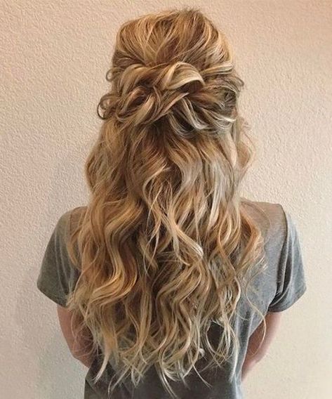 37 beautiful half up half down hairstyles for the modern bride - TANIA MARAS | bespoke wedding headpieces + wedding veils Diy Updo, Curly Cut, Cute Prom Hairstyles, Wedding Hair Half, Twisted Hair, Evening Hairstyles, Prom Hairstyles For Short Hair, Bridesmaid Hair Half Up, Prom Hairstyles For Long Hair