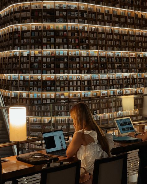 among the books in Starfield library ⠀ #seoul #starfieldlibrary #starfield #library #librarydesign #books #booknerd #korea #koreanstyle #seoulkorea #instagood #instagood #instalike #seoultrip #seoulcafe #패션모델 Starfield Library Seoul, Starfield Library, Seoul Cafe, Library Design, Seoul Korea, Book Nerd, Seoul, Books, Travel