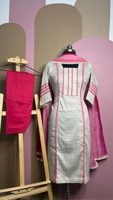 Punjabi Plain Suit Design With Lace, Plan Suit Designs With Lace Punjabi, Suit Design With Laces Punjabi, Lace Suits Punjabi, Plan Suit Designs, Simple Suit Designs With Laces, Cotton Punjabi Suits Designs, Lass Design Suit, Lace Design On Printed Suits