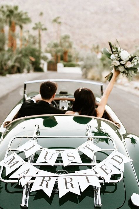 vintage wedding car Cars Wedding, Classic Car Wedding, Wedding Getaway Car, Cars Decorations, Getaway Wedding, Just Married Car, Bridal Car, Vintage Car Wedding, Wedding Car Decorations