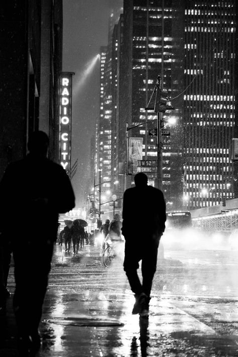 Radio City, New York City Photography London, Noir Cinematography, New York Street Photography, Noir City, Dark Days, Streets Of New York, Plain Paper, Cyberpunk City, Radio City