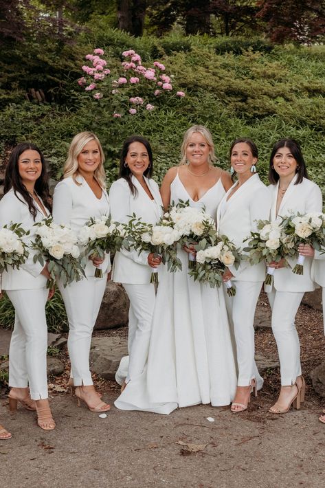 Modern Bridal Party Attire, Bridesmaid Suits For Women Wedding, Womens Suits Bridesmaid, Bridesmaids Suits Women, Bridesmaids In Suits, Women Suits Wedding Bridesmaid, Women Groomsmen Outfits, Female Groomsman Attire, Suits For Bridesmaids