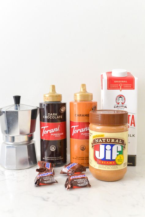 How To Make Snickers Coffee - Snickers Coffee Recipe, Snickers Iced Coffee Recipe, Snickers Coffee Creamer Recipe, Snickers Iced Coffee, Flavored Coffee Creamer Recipes, Flavored Coffee Recipes, Snickers Candy Bar, Diy Foods, Flavored Coffee Creamer