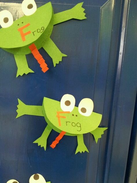 Week 3- /f/ f and /r/ r  This is a cute activity to teach students the letter f. Letter F Craft, Frog Craft, Abc Crafts, Letter Crafts, Frog Theme, Preschool Craft, Frog Crafts, Preschool Projects, Spring Preschool