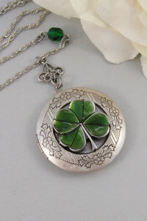 Irish GirlLocketShamrockAntique LocketSilver por ValleyGirlDesigns Antique Locket, Irish Jewelry, Swarovski Beads, Silver Lockets, Celtic Jewelry, I Love Jewelry, Four Leaf, Leaf Clover, Four Leaf Clover