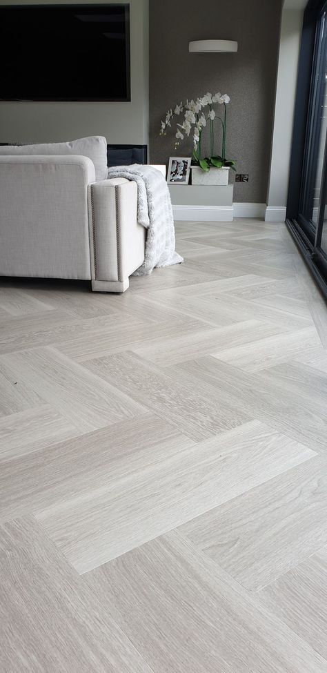 Herringbone Wood Floor Kitchen, Herringbone Floor Living Room, Grey Herringbone Floor, Oak Wooden Flooring, Herringbone Wooden Floors, Herringbone Hardwood Floors, Herringbone Flooring, Karndean Flooring, Dining Room Decor Modern