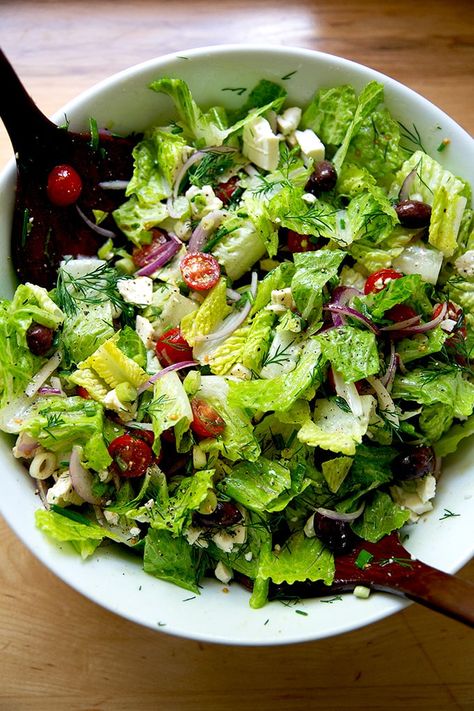 Simple Greek Salad, Greek Salad Dressing Recipe, Green Capsicum, Greek Salad Dressing, Chicken Souvlaki, Salad Dressing Recipe, Avocado Salad Recipes, Greek Salad Recipes, Mediterranean Food