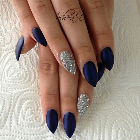 Shad Beauty -matter navy w/ blinged out ringers. I love this! Nails Images, Blue And Silver Nails, Navy Nails, Navy Blue Nails, Wedding Nails Glitter, Formal Nails, Silver Nail, Nails Prom, Super Nails