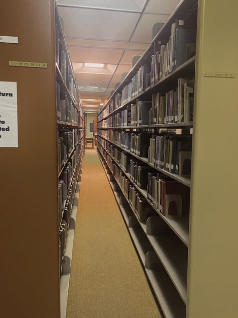 Creepy Books Aesthetic, Creepy Library Aesthetic, Horror School Aesthetic, Creepy School Aesthetic, Empty Classroom Aesthetic, Eerie Library, Empty School Aesthetic, Creepy Library, Backrooms Creepy