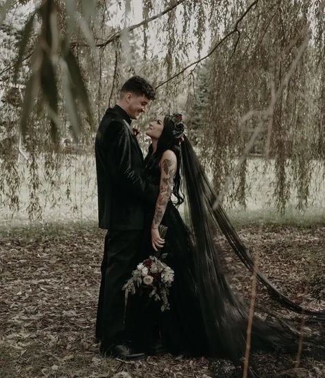 Stylish Halloween Ideas That Are Anything But Tacky Couple In Black, Black Wedding Veil, Dark Romantic Wedding, Gothic Wedding Theme, Goth Bride, Witch Wedding, Dark Wedding Theme, Forest Theme Wedding, Gothic Bride