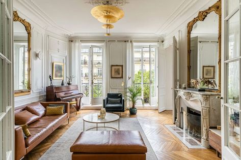 Love the Parisian Apartment Aesthetic? Here Are 23 Dreamy Paris Apartments To Gather Inspiration From - MY CHIC OBSESSION Parisian Small Living Room, Paris Aesthetic Apartment, Parisian Apartment Aesthetic, Parisian Style Apartment, Parisian Dining Room, Parisian Modern, My Chic Obsession, Parisian Decor, Parisian Interior