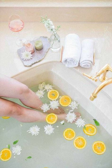 Citrus Bath, Matcha Mint, Aesthetic Bath, Bath Aesthetic, Oriflame Beauty Products, Bath Fizz, Diy Shampoo, Dream Bath, Bath Tea