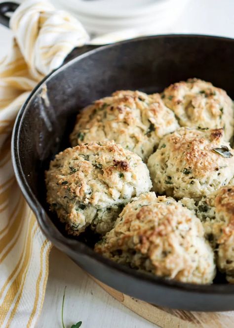 Herb Drop Biscuits, Cheese Drop Biscuits, Dinner Biscuits, Herb Biscuits, Baking For Friends, Rolls Dinner, Drop Biscuits Recipe, Homemade Biscuit, Skillet Bread