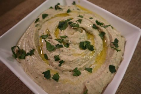 Italian White Bean Hummus: Fantastic Roasted Garlic Bean Dip - Summer Bakes the World White Bean Hummus Recipe, Roasted Garlic Recipe, White Bean Hummus, Bean Hummus, Italian Parsley, Gluten Free Yeast Free, White Bean Dip, Make Hummus, Northern Beans