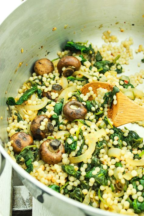 ISRAELI COUSCOUS WITH SPINACH AND MUSHROOMS – This recipe for Israeli couscous puts dinner on the table in 25 minutes. It's mixed with a savory blend of sautéed garlic, mushrooms, and spinach. Couscous With Spinach, Mushrooms And Spinach, Spinach And Mushrooms, Couscous Recipes, Garlic Mushrooms, Cous Cous, Small Pasta, Spinach Recipes, Spinach Stuffed Mushrooms