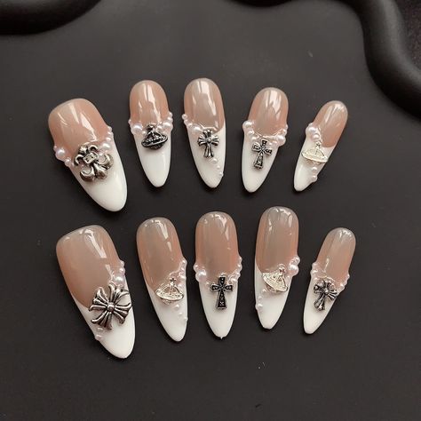 🌸🎀 Indulge in the elegance of the past with our Vintage Bow Luxe nails! These beautifully crafted designs feature charming bows that add a touch of sophistication to any manicure. Perfect for those who adore vintage glamour. 💅 📸 Feast your eyes on these timeless designs: 1️⃣ Elegant Ebony: Classic bows on a deep ebony base for a dramatic yet refined look. 2️⃣ Cream Classic: Soft cream nails with delicate bow accents for pure vintage charm. 🌈 Looking for something special? Our expert nail ar... Nails With Bows And Pearls, Black Nails With Bow Charm, Acrylic Nails With Bow Charms, Ombre Twist, Luxe Nails, Bow Nail Charm, Couqutte Nails Bow, Eco Friendly Beauty, Cream Nails