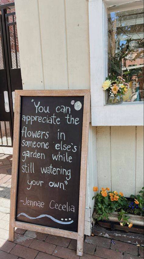 Market Chalkboard Sign, Flower Shop Signs, Farmer Florist, Florist Brand, Flower Shop Decor, Flower Sign, Sidewalk Sign, Social Quotes, Market Display