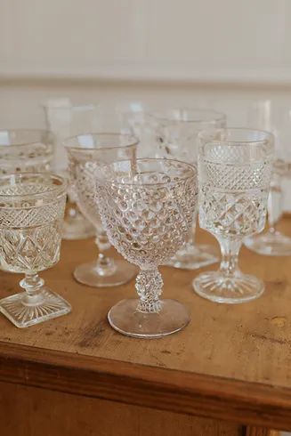 Vintage Glassware Wedding, Vintage Wedding Table Settings, Wedding Drinkware, Wedding Goblets, Vintage Wedding Table, Wedding Glassware, Vintage Goblets, Crystal Goblets, Wedding Wine Glasses