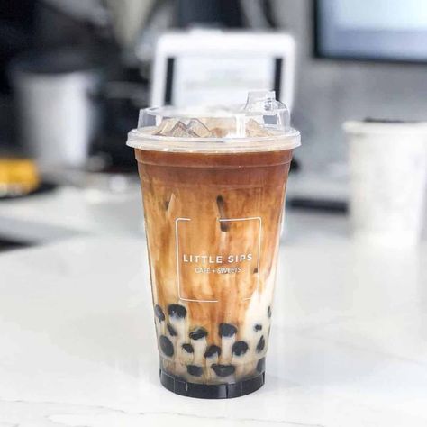 Iced Coffee Boba, Boba At Home, Coffee Bubble Tea, Boba Coffee, Iced Black Coffee, Coffee Boba, Boba Recipe, Cafe Drinks, Bubble Tea Recipe