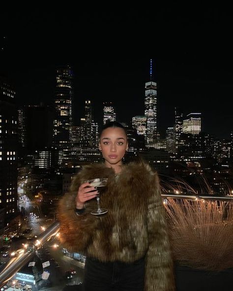 @eloisedufka on Instagram Rich New York Life Aesthetic, Luxury Chic Oversized Fur Coat, Brown Fur Coat Aesthetic, Luxury Oversized Fur Coat, Nyc Black It Girl Aesthetic, Mob Wives, Nyc Life, Pinterest Fashion, Nyc Fashion