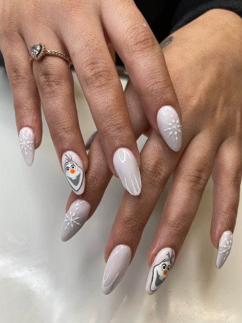 Disney Frozen Inspired Nails, Christmas Nails Olaf, Olaf Nail Art, Olaf Christmas Nails, Olaf Nails Designs, Winter Disney Nails, White Disney Nails, Frozen Inspired Nails, Olaf Nails