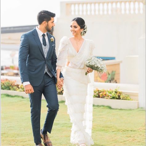 Poruwa Ceremony, Sri Lankan Wedding Saree, Church Makeup, Wedding Frock Designs, Couple Snaps, Kandyan Saree, White Saree Wedding, Ivory Saree, Kandyan Brides