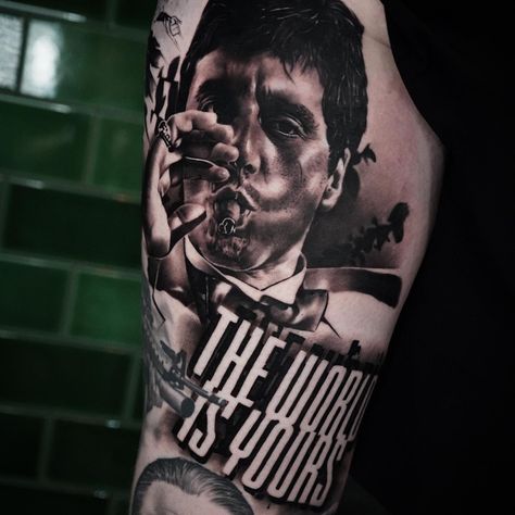 Scarface tony montana Scarface Tattoo Sleeve, Scarface Leg Tattoo, Scarface Tattoo Stencil, Bronx Tale Tattoo, The World Is Yours Tattoo Scarface, Al Pacino Tattoo, The World Is Yours Tattoo Design, Scar Face Tattoo, Film Tattoo Ideas