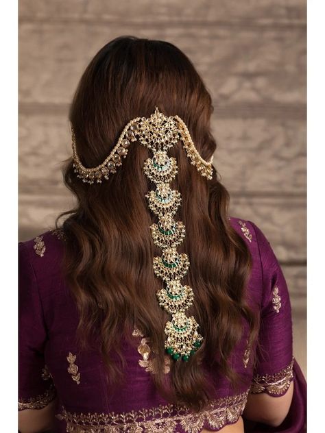 Must-Have Trending Fashion Accessories That Every Bridesmaid Should Own To Look Like A Diva During This Wedding Season Hair Accessories Indian, Indian Hair Jewelry, Jeweled Hair Accessories, Pearls Hair, Accessories Indian, Glamorous Hair, Hair Accessories Pearl, Royal Brides, Bridesmaid Outfit