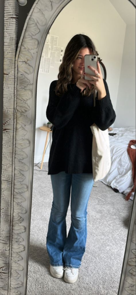 Outfit Ideas With Bell Bottom Jeans For School, Bootcut Jeans With Sweater, Ae Flare Jeans Outfit, Flared Jeans And Sweater Outfit, Flared Jeans Sweater Outfit, Flared Jeans Outfit For School, Bootcut Jean Outfits Fall, Flare Jeans And Sweatshirt Outfit, Flare Jeans Sweater Outfit