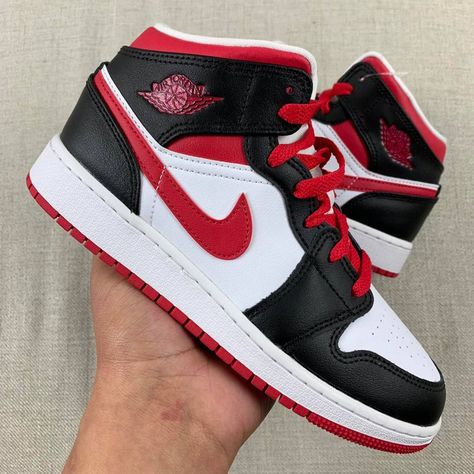 Jordan 1 Mid “Very Berry” 3.5y (Women 5) Available. Brand New In Box Beautiful Color Contrast Black White Red 100% Authentic. All Sales Final Shoes Jordan 1, Nike Shoes Women Fashion, Nike Shoes Air Force, White Nike Shoes, Nike Shoes Girls, Nike Fashion Shoes, Preppy Shoes, Berry Color, Pretty Shoes Sneakers