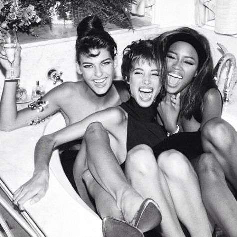 Naomi Campbell, Christy Turlington & Linda Evangelista by Roxanne Lowit for Versace Couture after party at Ritz Hotel Paris, 1990 Guess 90s, Tatiana Patitz, Guess Models, Shooting Inspiration, Nadja Auermann, Boogie Nights, Stephanie Seymour, Original Supermodels, 90s Model