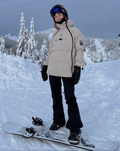 Tan Snowboarding Outfit, Downhill Skiing Outfit Women, Roxy Snowboarding Outfits, Snowboard Fashion Women, Montec Ski Outfit, Dope Snowboard Outfit, Black Snowboarding Outfit, Snowboarding Outfit Women, Snow Outfits For Women Snowboarding