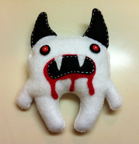 DIY Scary Monster Plushie Zombie Plushies, Sewing Monsters, Domo Kun, Diy Monsters, Felt Monster, Scary Monster, Diy Plush, Zombie Dolls, Classic Halloween Costumes