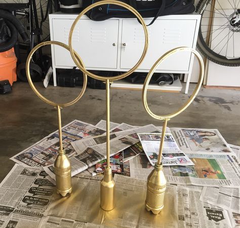 This DIY Quidditch Pong is the easiest do it yourself way to start playing Harry Potter Beer Pong for your next magical party! Harry Potter Beer Pong, Diy Quidditch, Quidditch Pong, Harry Potter Beer, Harry Potter Motto Party, Harry Potter Weihnachten, Baby Harry Potter, Harry Potter Bachelorette, Harry Potter Shower