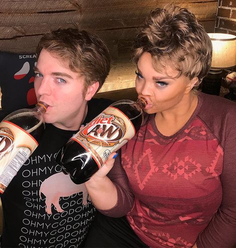 277.7k Likes, 2,528 Comments - Shane Dawson (@shanedawson) on Instagram: “Possibly one of the best days of my life. :,) So lucky to have such an amazing friend who was…” Shane And Ryland, Trisha Paytas, Evan Hansen, Cant Help Falling In Love, Shane Dawson, Dan Howell, Dear Evan Hansen, Amazingphil, Dan And Phil