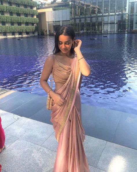 Ananya Sharma, Farewell Saree, Farewell Sarees, 1 Million Followers, Corset Fashion Outfits, Sarees For Girls, Simple Saree Designs, Fancy Sarees Party Wear, Desi Fashion Casual