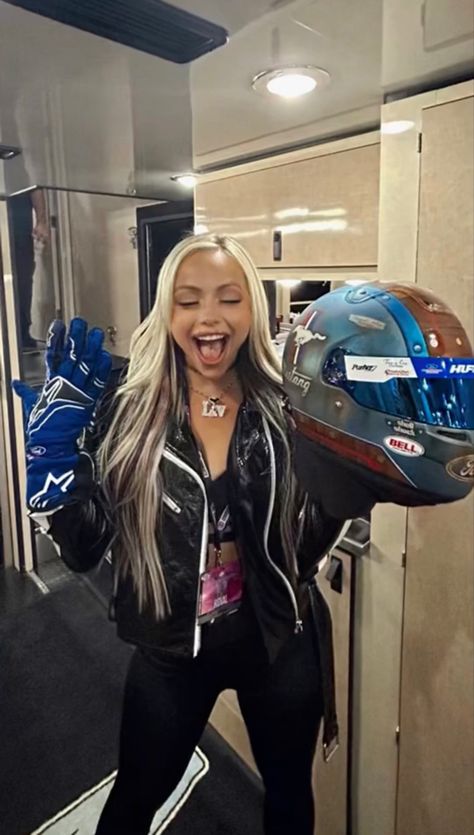 Gionna Daddio, Liv Morgan, Wwe Girls, Shes Amazing, Wwe Superstars, Track And Field, Harley Quinn, Wwe, Wrestling