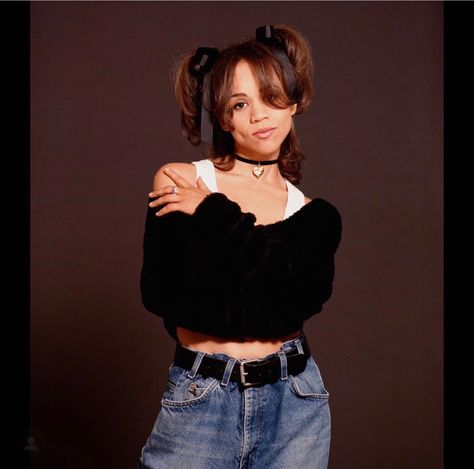 Rosie Perez Rosie Perez, 90’s Outfits, 90s Models, Tumblr Photography, Celebrity Portraits, Tv Host, Pretty Style, Cute Simple Outfits, Simple Outfits