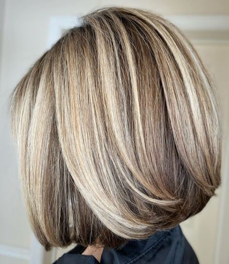 Multi-Tonal Highlights for Bob Hair With Highlights And Lowlights, Brown Hair With Blonde Balayage, Short Blue Hair, Short Brunette Hair, Hair Highlights And Lowlights, Short Hair Highlights, Chic Short Hair, Short Dark Hair, Golden Blonde Highlights