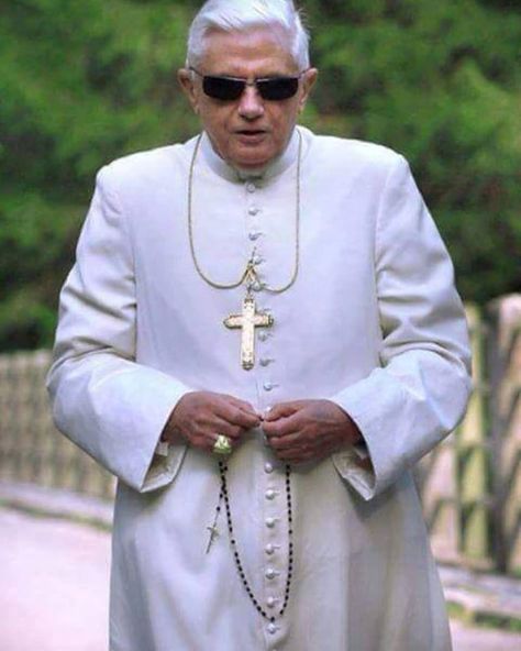 San Juan Pablo Ii, Benedict Xvi, Istoria Artei, Human Icon, Pope Benedict Xvi, Pope Benedict, Let Us Pray, Holy Father, John Paul Ii