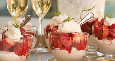 Wimbledon Party Food, Breakfast At Wimbledon Party, Wimbledon Strawberries And Cream Recipe, Wimbledon Strawberries And Cream, Strawberries And Cream Recipe, Wimbledon Party, Summer Celebration, Cream And Sugar, Strawberries And Cream