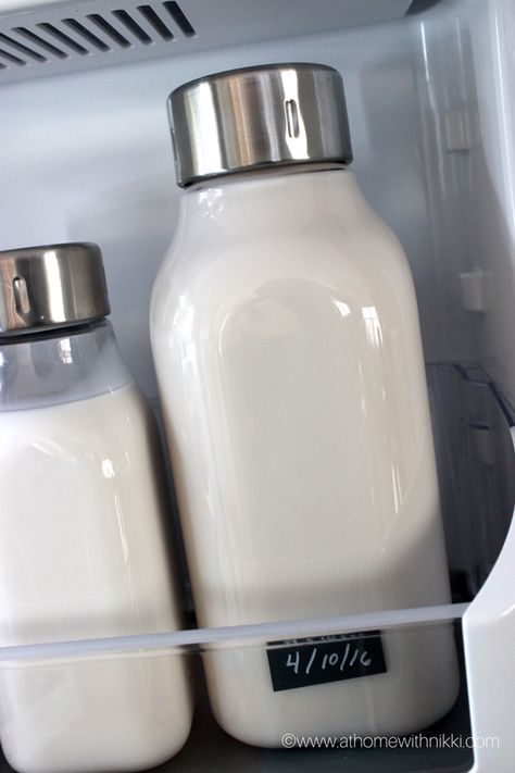 Store milk and half-and-half in glass jars with chalkboard labels for names and expiration dates. Milk Organization Fridge, Milk Storage Containers Fridge, Milk Jars Ideas Glass Bottles, Custom Laundry Room Cabinets, At Home With Nikki, Organized Fridge, Uses For Mason Jars, Easy House Cleaning, Kitchen Essentials List