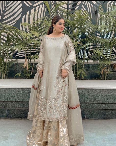 Garara Dress, Bridal Gharara, Nikah Outfit, Sharara Designs, Red Bridal Dress, Desi Wedding Dresses, Asian Bridal Dresses, Stylish Wedding Dresses, Pakistani Wedding Outfits