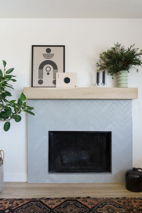 21 Fireplace Makeovers to Give Your Hearth a New Look Quartz Around Fireplace, Change Fireplace Surround, Temporary Fireplace Cover Up, Modern Fireplace Hearth Ideas, No Hearth Fireplace, Fireplace Renovation Before And After, Unique Fireplace Ideas, Fireplace Cover Up, Tile Fireplace Makeover