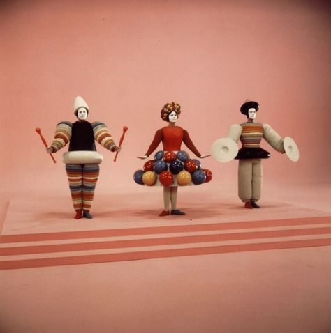 triadic ballet oskar schlemmer Oscar Schlemmer, Triadic Ballet, Theatre Workshop, Experimental Animation, Oskar Schlemmer, Irish Music, Music Culture, Color Film, The Ballet