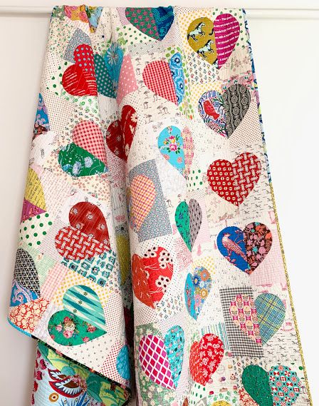 Groove Is In The Heart, Pretty Quilts, Bubble Quilt, Heart Quilt Pattern, Instagram Heart, Scrap Quilt Patterns, Heart Quilt, Hand Applique, Scrappy Quilts