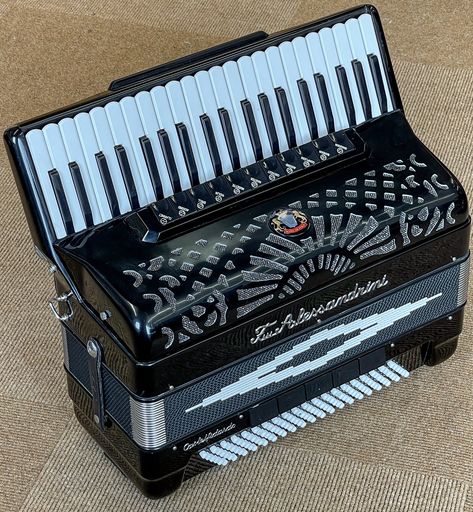 Alessandrini 4 voice musette 120 bass piano accordion second hand Piano Accordion, Right Hand, Keyboard, Bass, Piano, The Voice, Second Hand, Filter