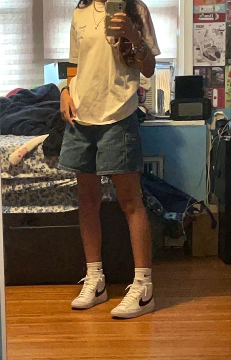 Summer Fashion Tomboy, Cute Jorts Fit, Shorts Skater Outfit, Long Shorts Style, Shorts Outfits Streetwear, Back To School Outfits Jorts, Tomboy Fits Summer, Summer Skater Fits, Baggy Summer Outfits Shorts